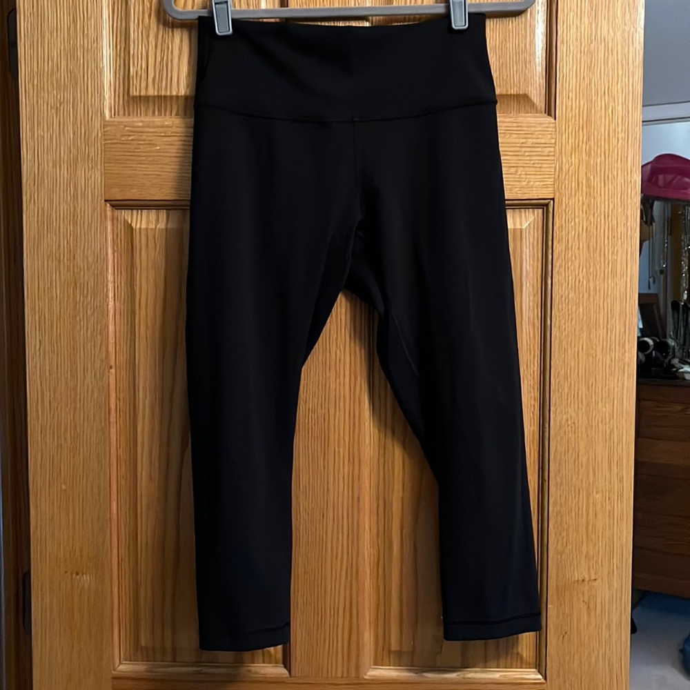 Lululemon cropped leggings. Black. Size 10